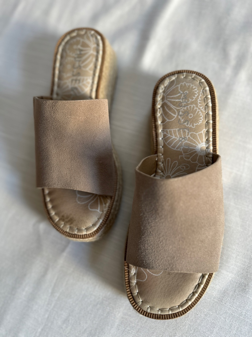 MUSSE & CLOUD Beige Suede Espadrille Platform Slides | 8
